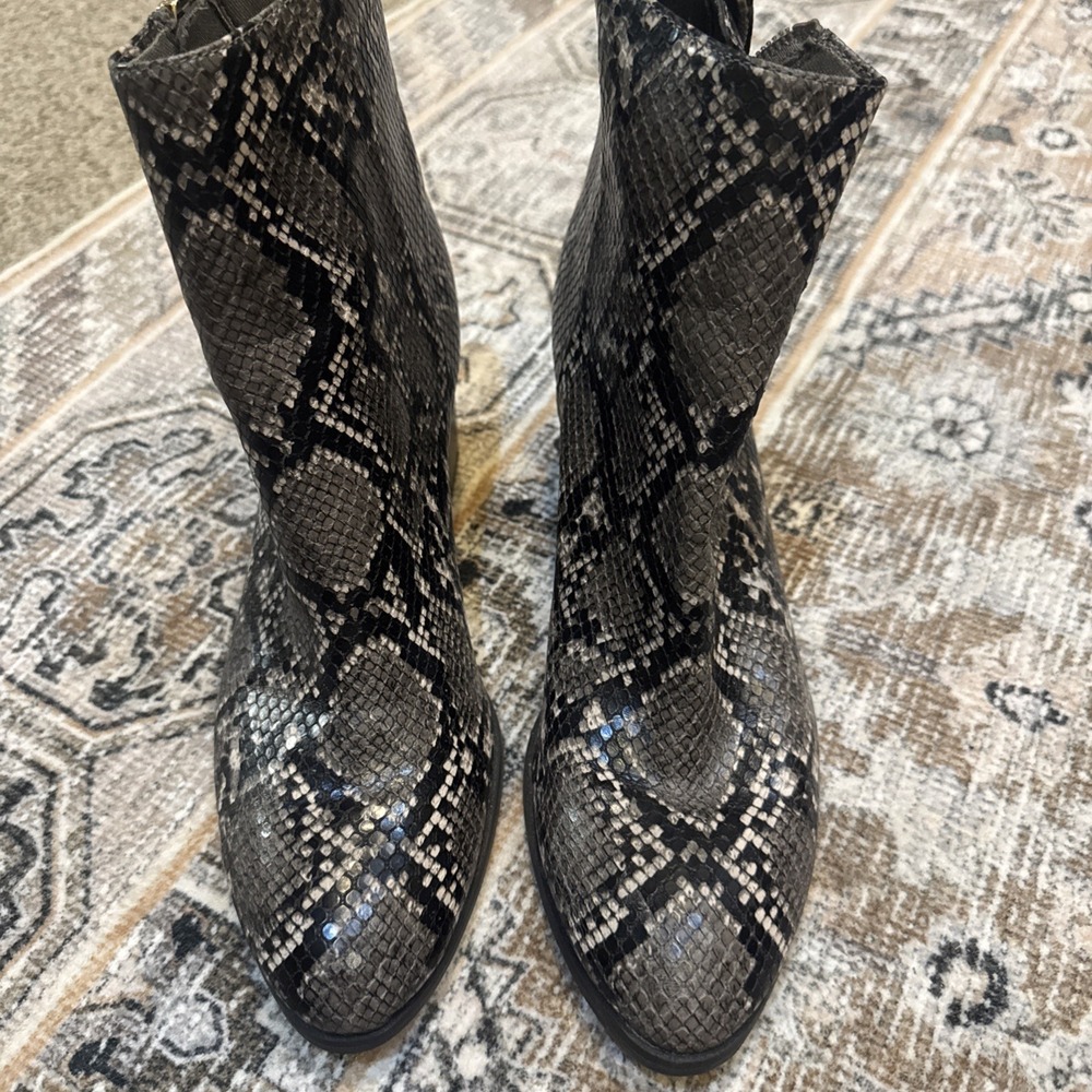 Old Navy Boots‎ Womens 8 Snake Print Side Zip Ankle Bootie Black Gray Heels